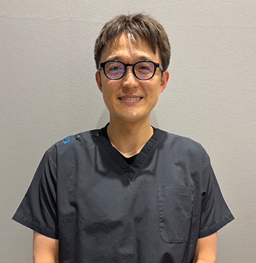 歯科医師　院長　平岡 俊章